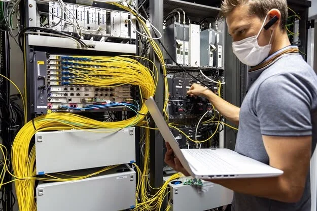 Structured Cabling vs Traditional Cabling: Which Works Better for Businesses in Qatar?